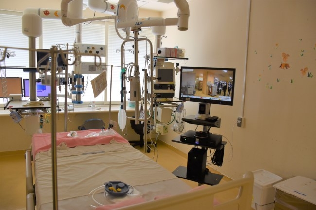 ICUの隔離患者管理用の映像・音声双方向システムの画像