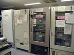 新鮮凍結血漿・赤血球製剤の保管庫（厳密に温度管理されている）の画像