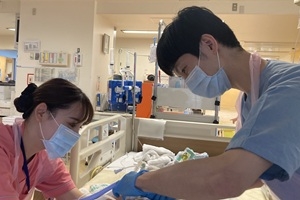 PICUでの治療風景の画像