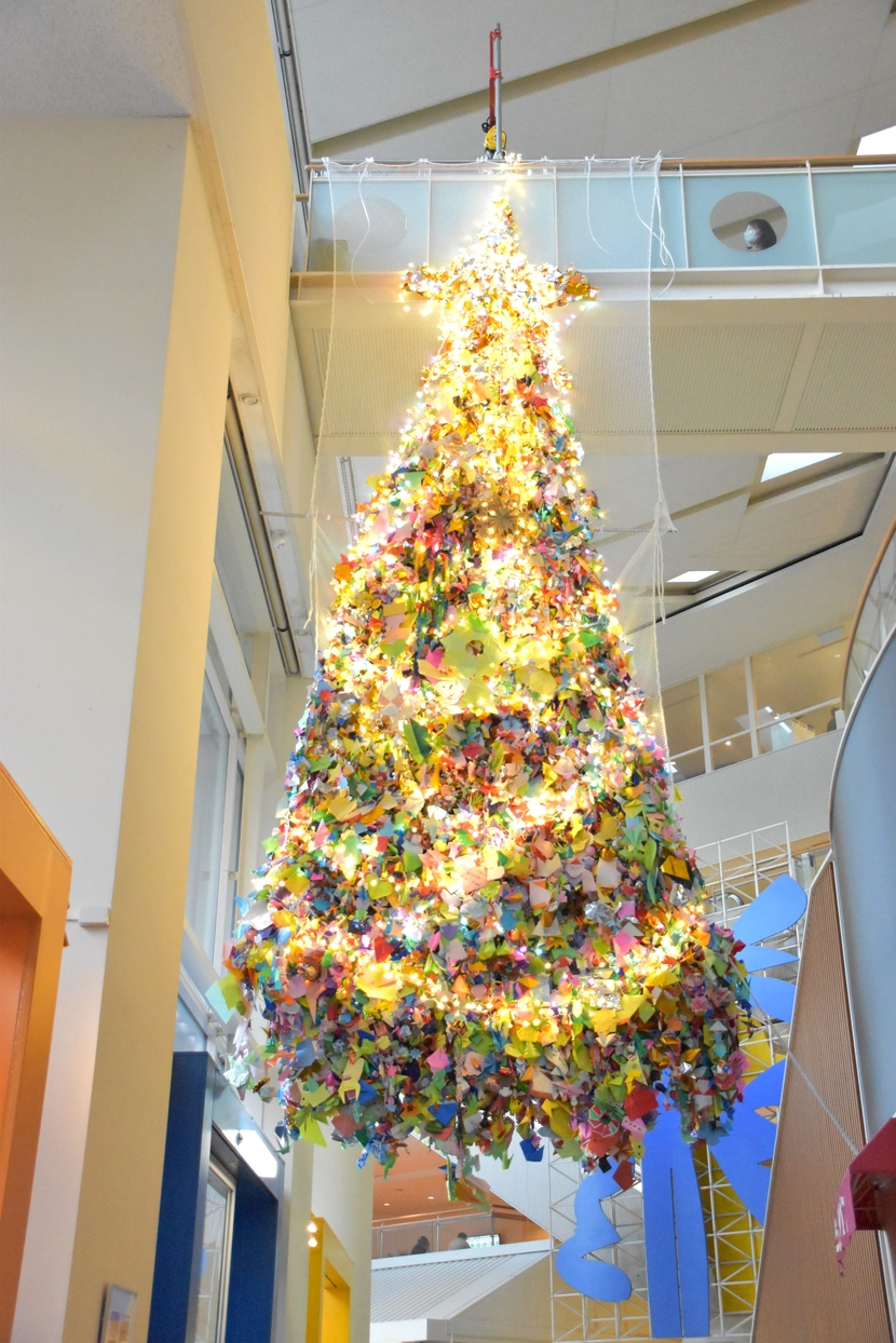 おりがみツリー点灯の様子