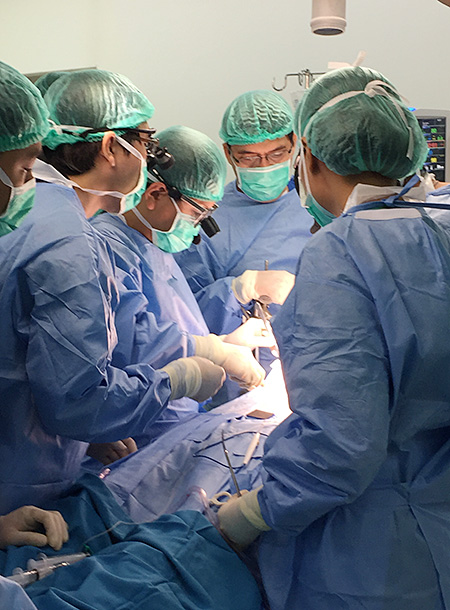インドネシア大学肝移植手術支援の画像